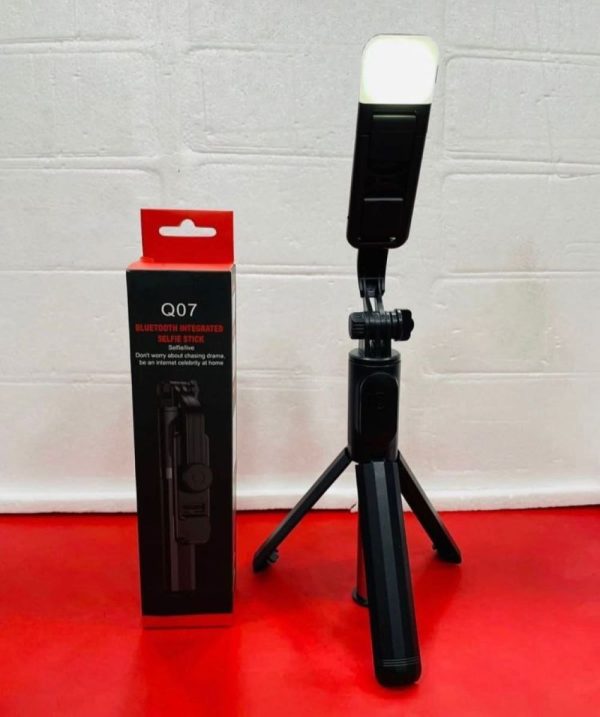 Q07 Bluetooth Selfie Stick with Light - Image 2